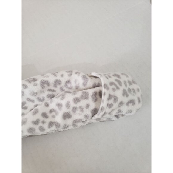 Carter's white and gray leopard, fold over mittens, hooded snowsuit, size 6M - Picture 11 of 12